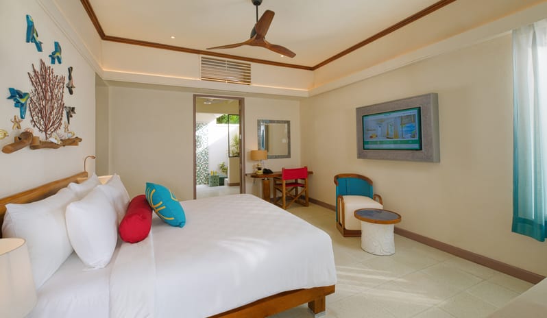 Lagoon Villa with Pool, Bed